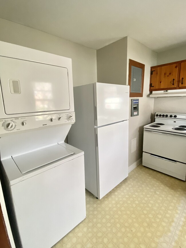 Kitchen/Laundry - 1102 Airport Rd