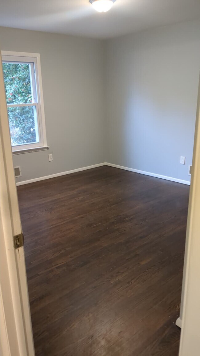 Building Photo - 1441 Broadway Blvd