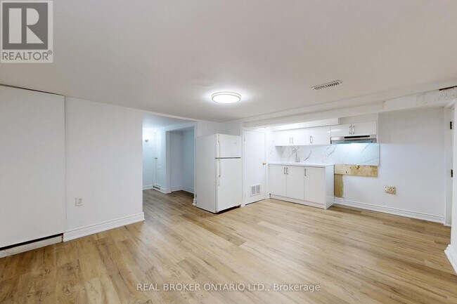 Photo du bâtiment - 102 Bowie Ave