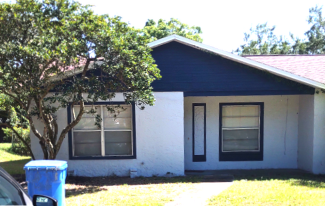 Foto del edificio - 2 bedroom 1 bath in a quiet neighborhood
