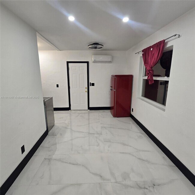 Foto del edificio - 77 NW 51st St