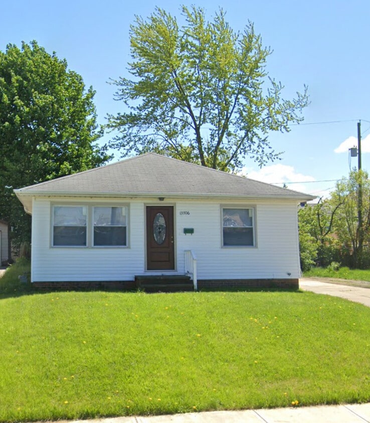Primary Photo - 13706 Rexwood Ave