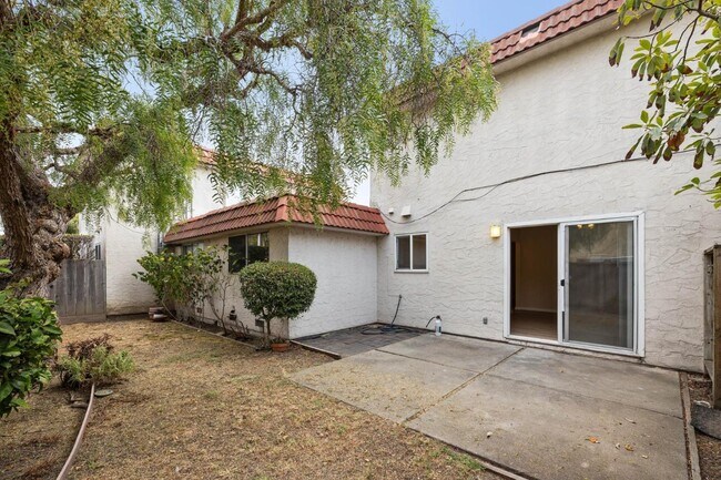 Foto del edificio - 942 Laguna Ave