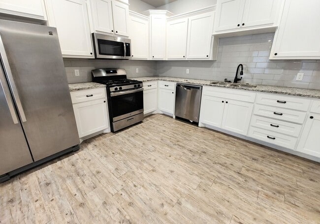 Building Photo - Modern 3-Bedroom Apartment with 2-Car Garage – Recently Constructed in Lubbock, TX!