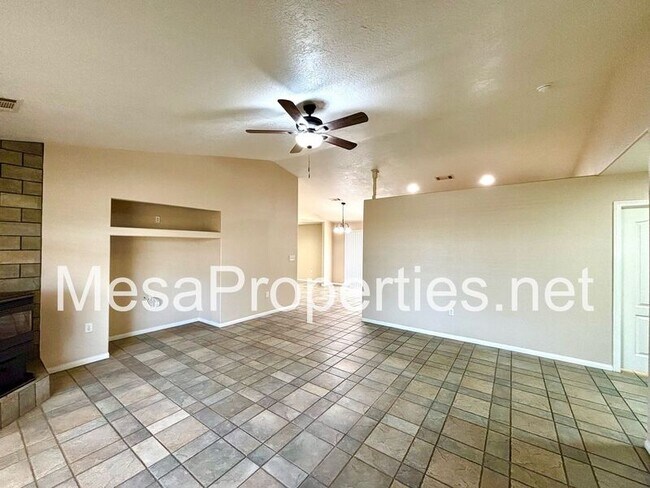 Foto del edificio - 15601 Sultana St