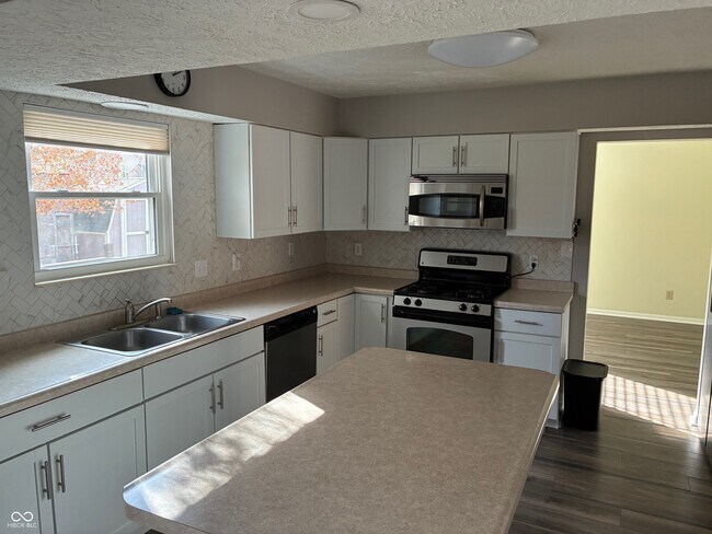 Foto del edificio - 7687 Madden Ln