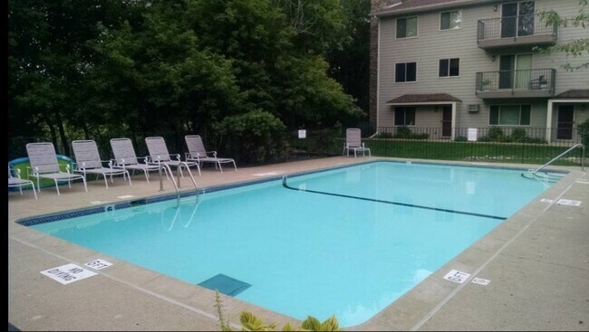 Foto del edificio - 2140 Ridge Dr