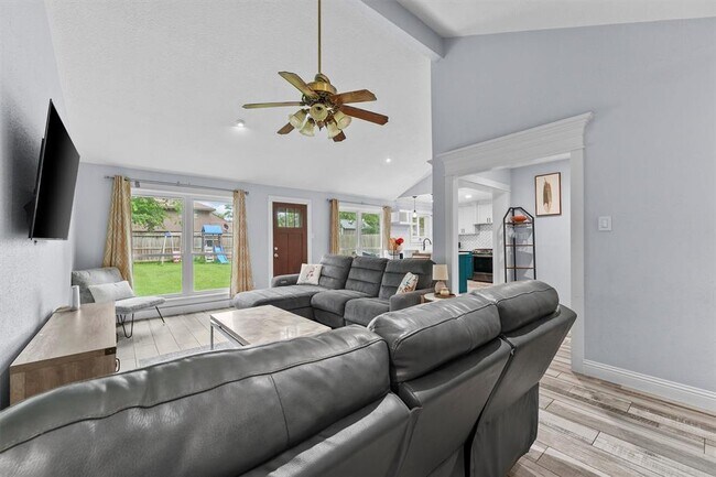 Building Photo - 16906 Rolling Acres Dr