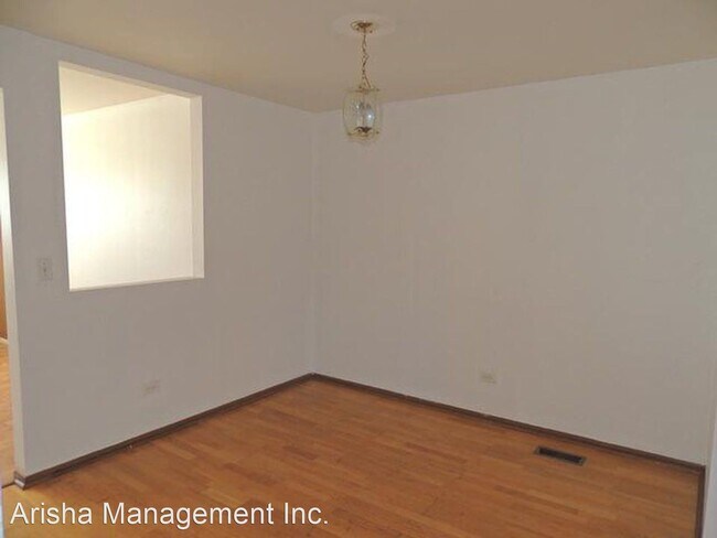Building Photo - 2 br, 2 bath House - 8424 W Catalpa Unit 101
