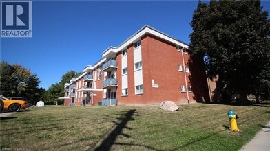 Building Photo - 529 Parkside Dr