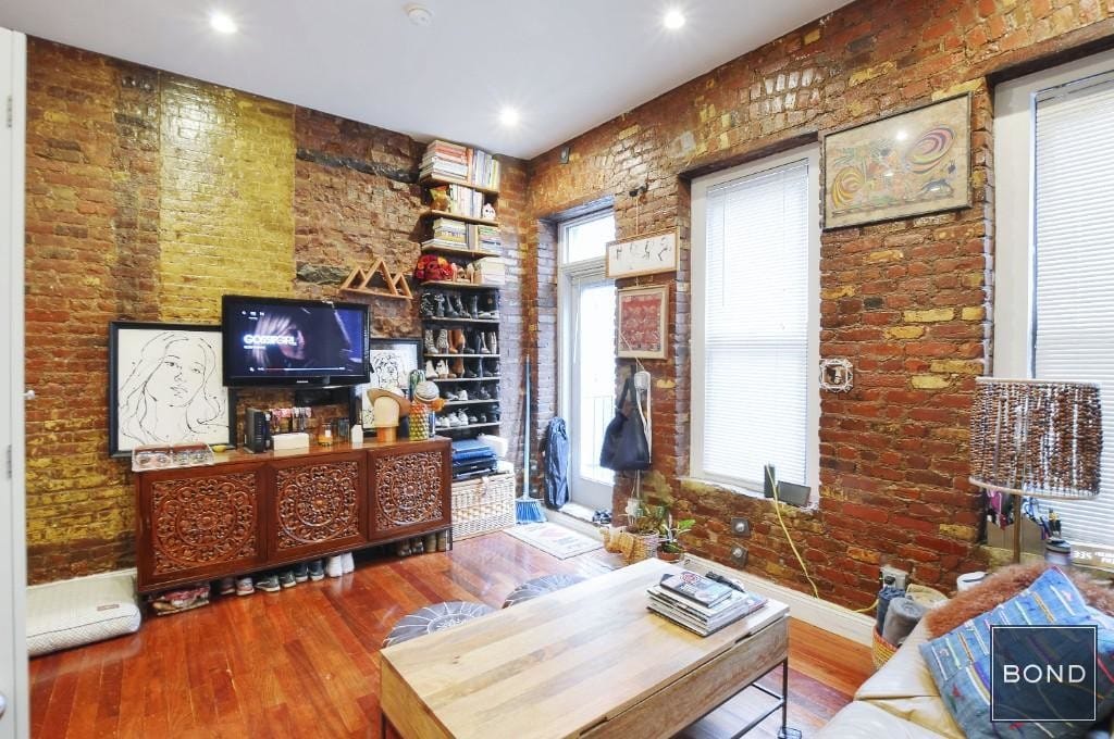 Primary Photo - 163 Mulberry St