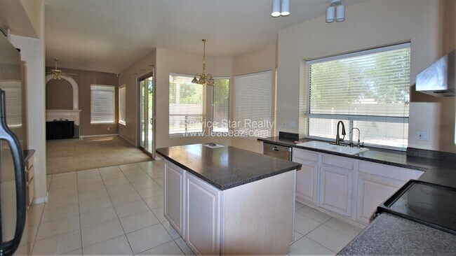 Foto del edificio - 5583 W Gary Dr
