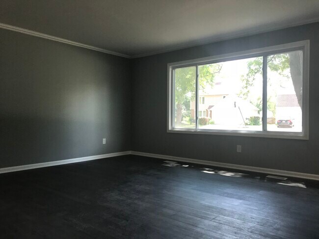 Building Photo - 1811 Paddington Ave
