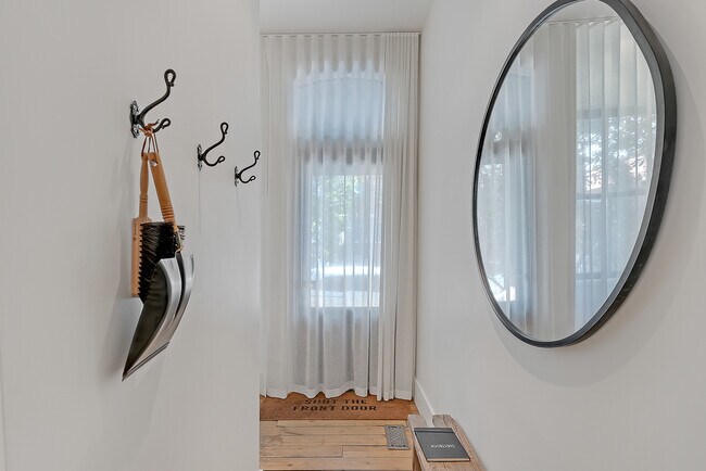 Photo du bâtiment - 20 Boulton Ave