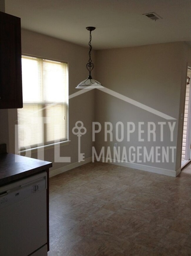 Foto del edificio - 3 bedroom/2 bath home located in Hollister MO