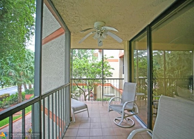 Building Photo - 16475 Golf Club Rd