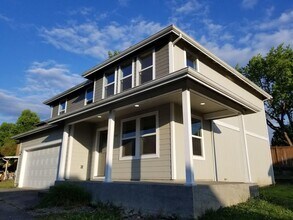Building Photo - 1522 Davis Ave