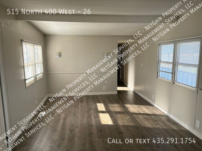 Building Photo - Updated Pet Friendly 2 Bedroom