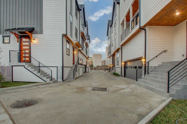 Foto del edificio - 7016 Staffordshire Blvd