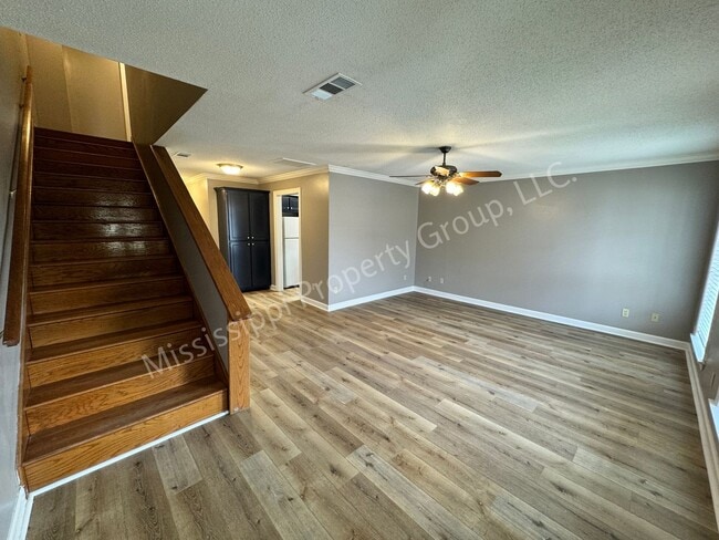 Building Photo - 402 Saddle Creek Dr