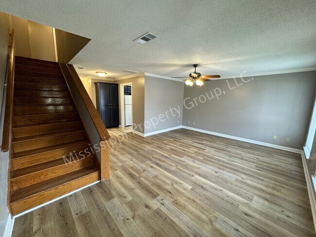 Foto del edificio - 402 Saddle Creek Dr