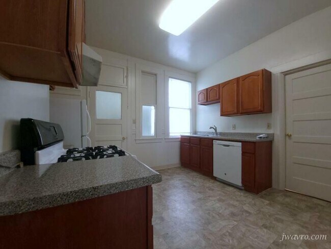 Building Photo - 610 Ashbury St