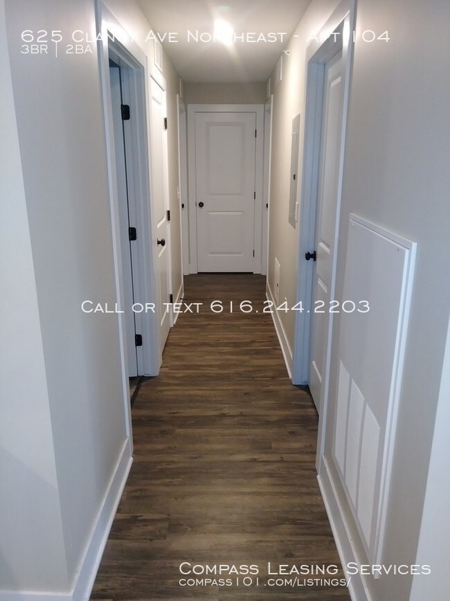 Foto del edificio - 625 Clancy Ave NE