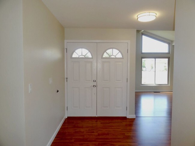 Building Photo - Beautifully Updated Evergreen Home With Pool