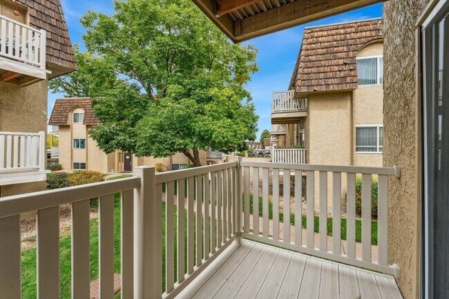 Foto del edificio - Charming 2BR Condo in Denver