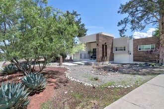 Building Photo - 1706 Princeton Dr NE