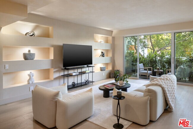 Foto del edificio - 818 N Doheny Dr