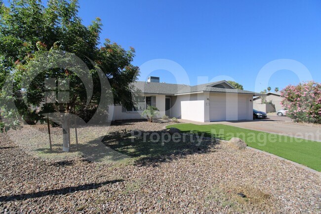 Foto del edificio - 1338 E Redfield Rd