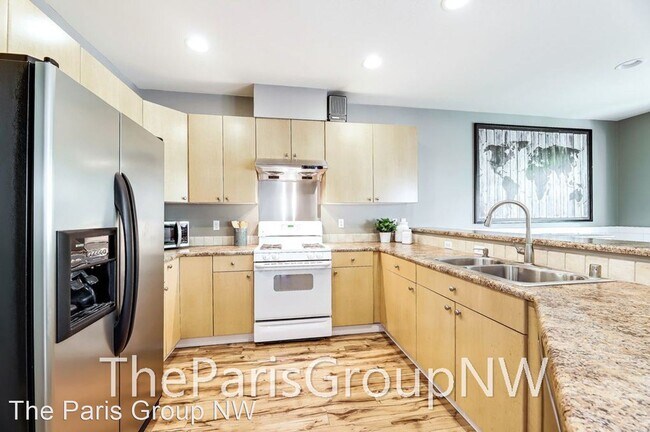 Building Photo - 3 br, 2.5 bath House - 4817 Lake Ave S #D