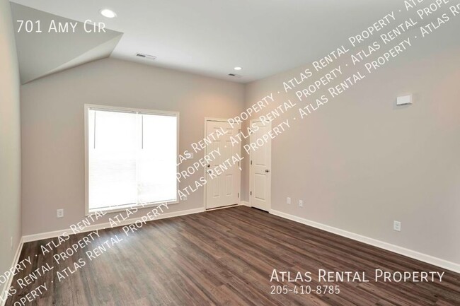 Building Photo - 701 Amy Cir