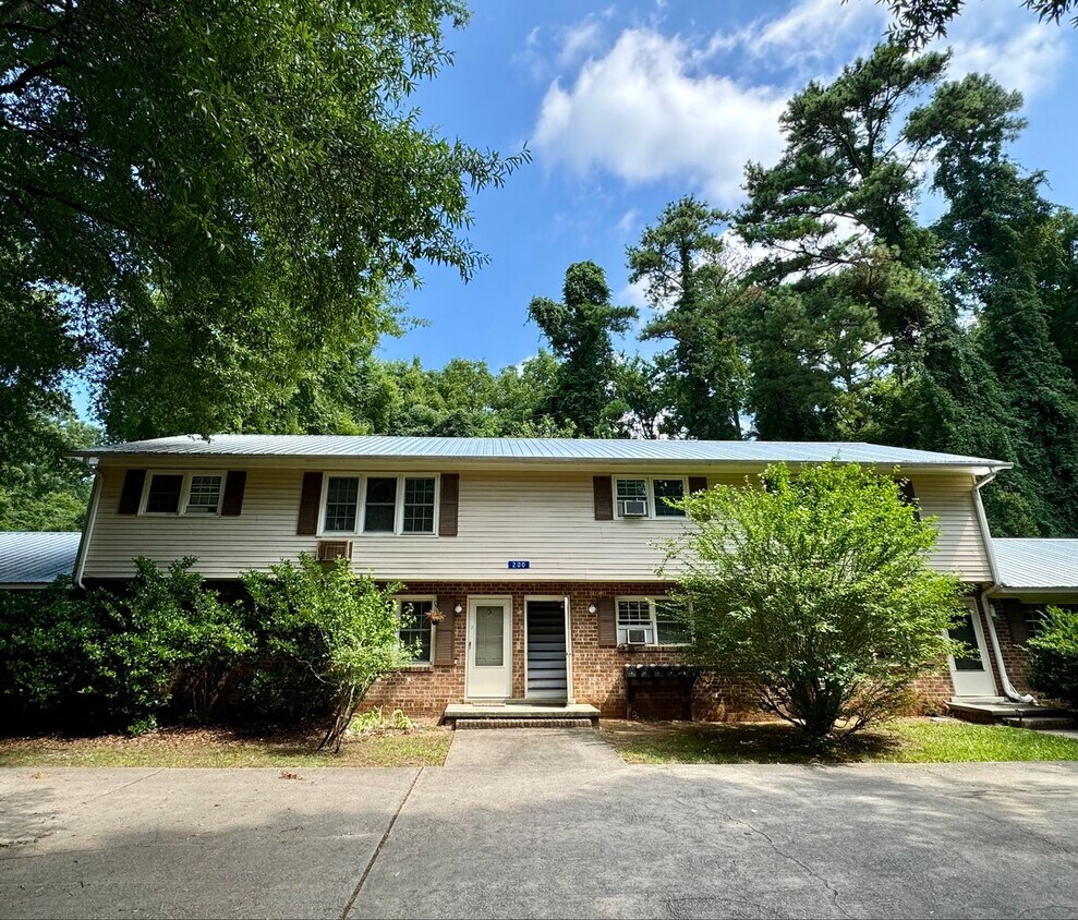 Foto del edificio - 200 W Poplar Ave