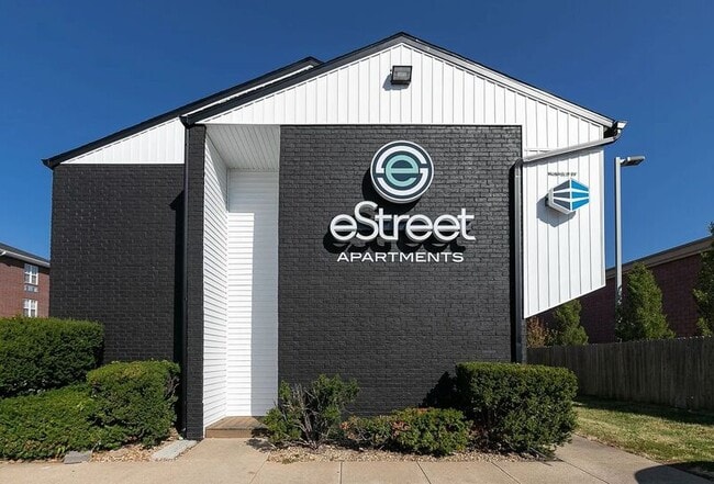 Building Photo - 1147 E Elm St