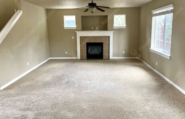 Foto del edificio - Beautiful 4 BR + office home in SW Bend