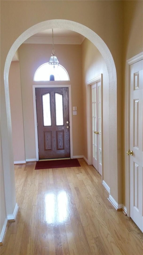 Building Photo - 4 Bedrooms single story comes loaded with ...