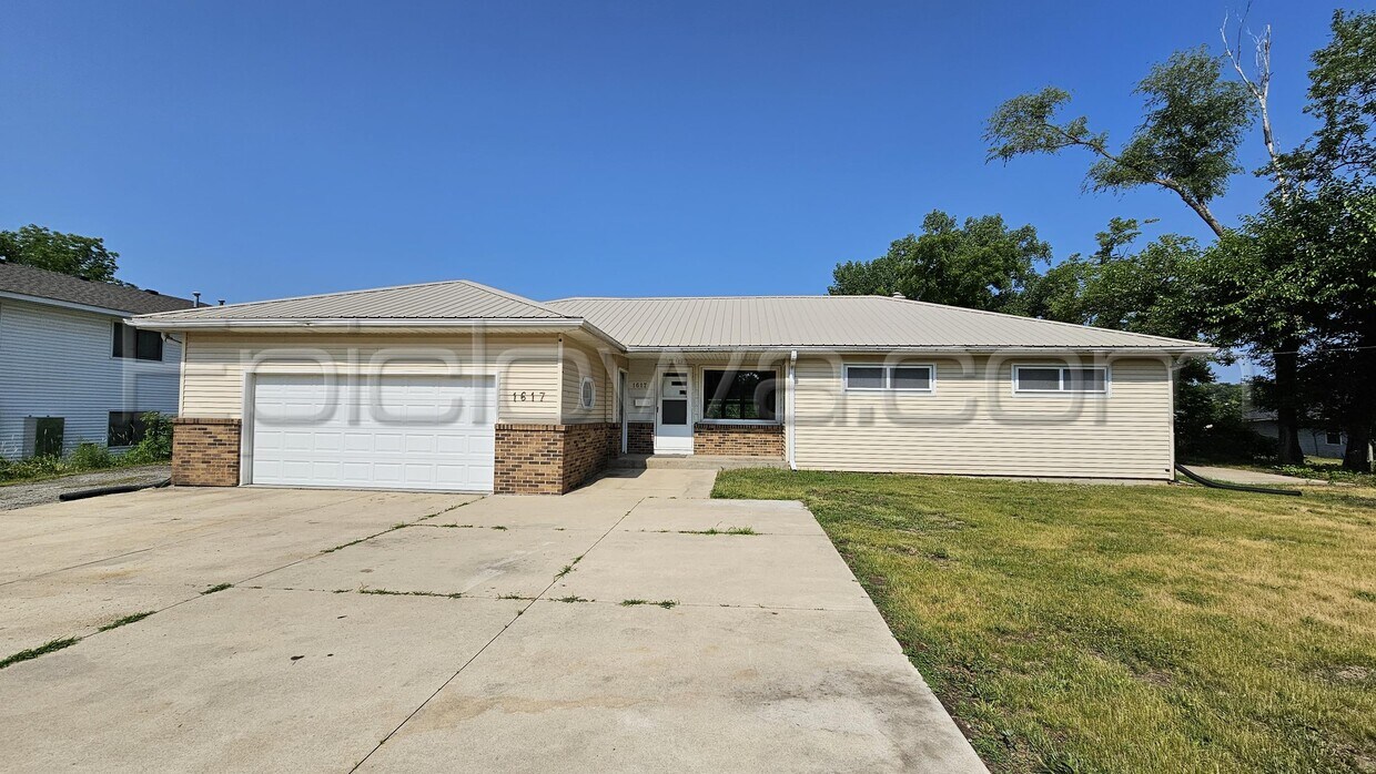 Foto principal - 1617 Center Point Rd NE