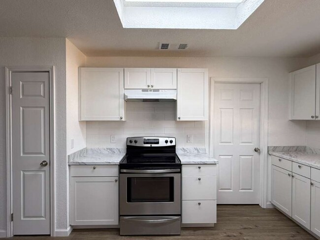 Building Photo - 1015 Arrowhead Trail