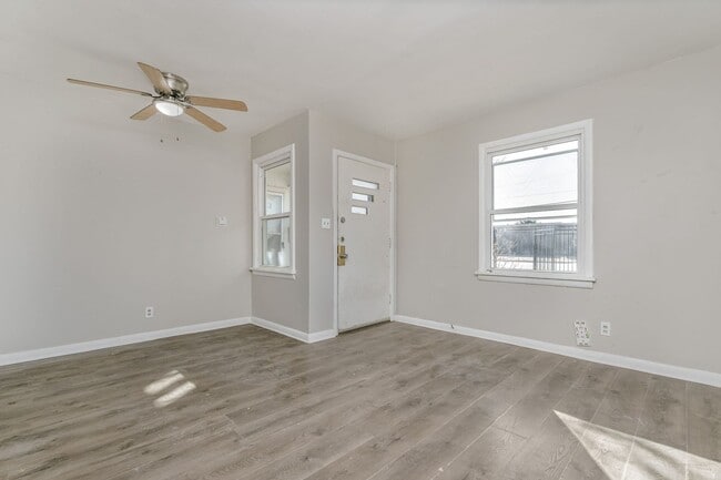 Foto del edificio - 2304 SW 8th Ave