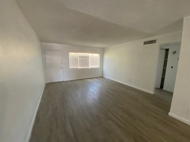 Foto del edificio - Charming 2 Bedroom, 1 Bathroom with private carport