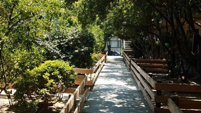 Building Photo - 4075 Oakwood Ave