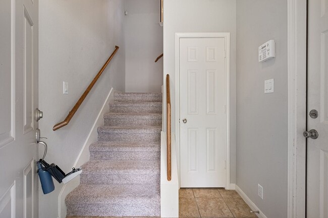 Building Photo - Beautiful 2-Bedroom, 2-Bath Condo in South...