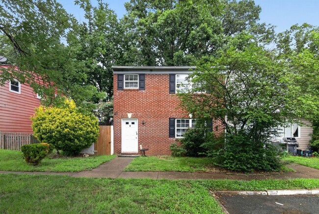 Foto del edificio - Available 3 Bedroom 1.5 bath Townhouse in Fredericksburg, Stafford County