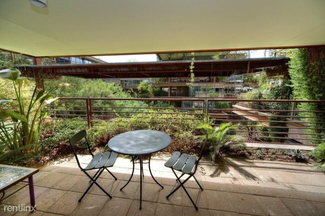 Building Photo - 7141 E Rancho Vista Dr