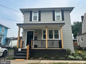 Building Photo - 517 Newton Ave