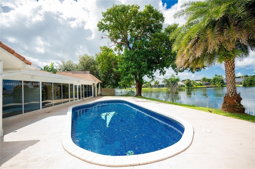 Foto principal - 9881 SW 1st Ct