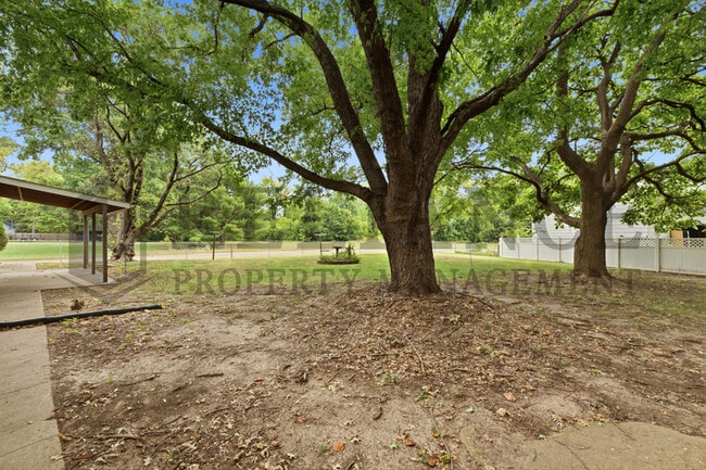 Foto del edificio - 428 Peach Tree Ln
