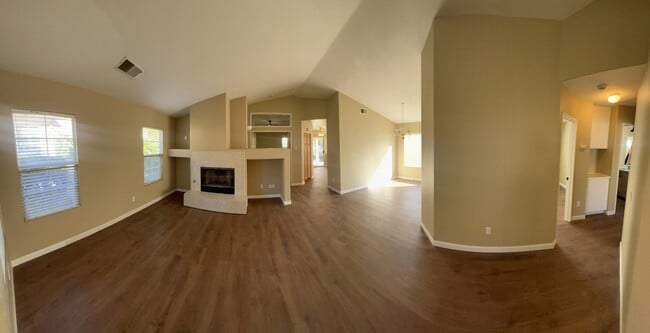 Building Photo - 40656 Corte Albara